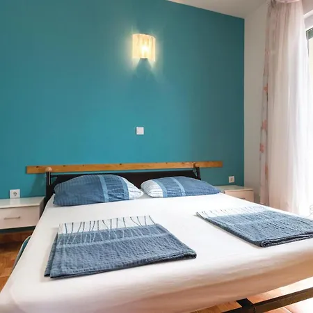 Beautiful In With Kitchen Apartment *