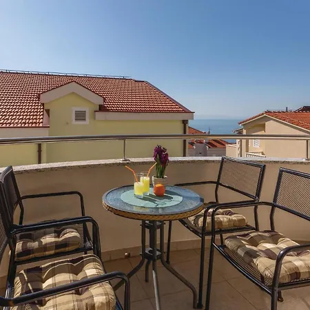 Beautiful In With Kitchen Apartment Makarska
