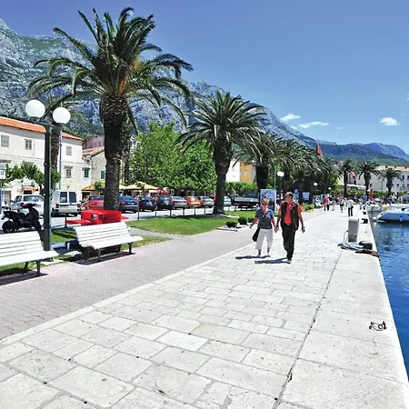 Apartment Two-bedroom In Makarska