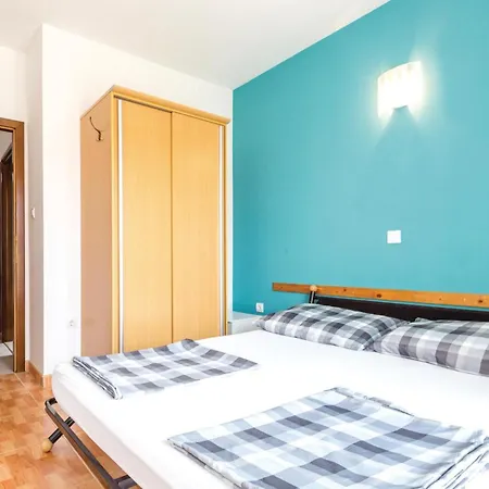 Beautiful In With Kitchen Makarska